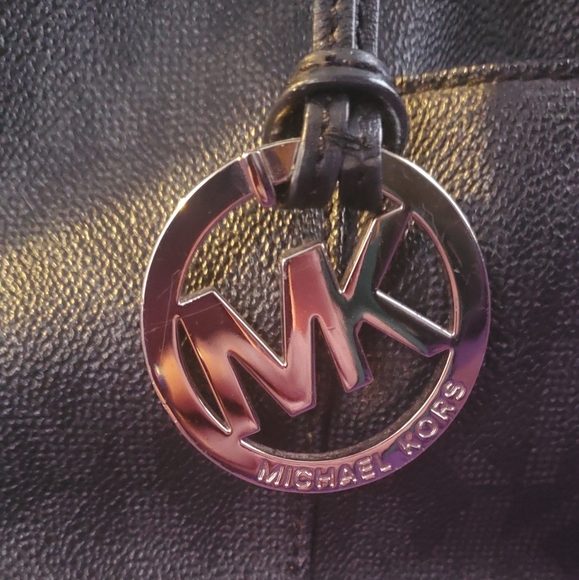 Final Price ❌Like new Michael Kors tote bag🖤 - Picture 2 of 10